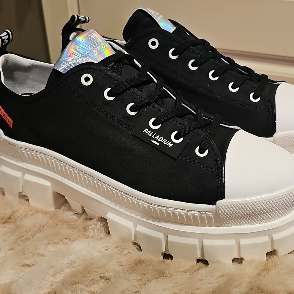 Palladium Revolt LO TX Sneakers in Black and Marshmallow - Picture 7 of 11